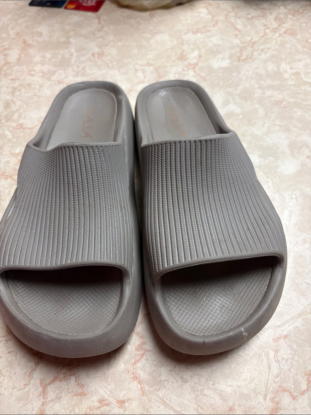 CALIA by Carrie Underwood Women's Gray Slide Sandals